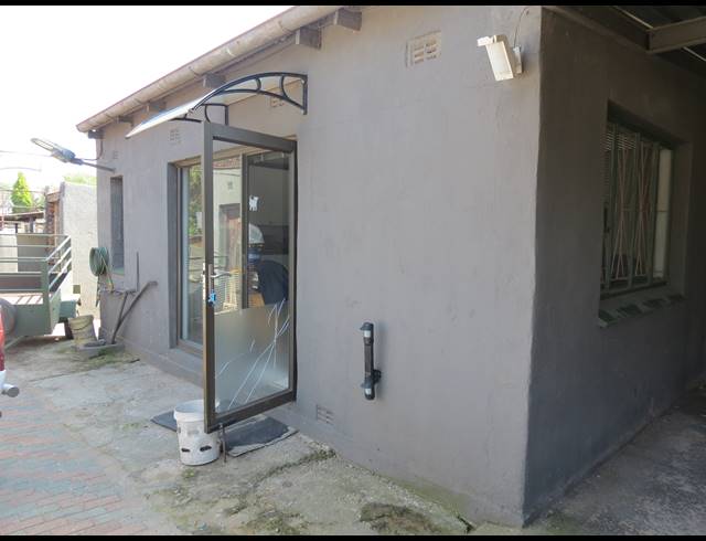 3 BEDROOM FREEHOLD FOR SALE IN BURGERSHOOP